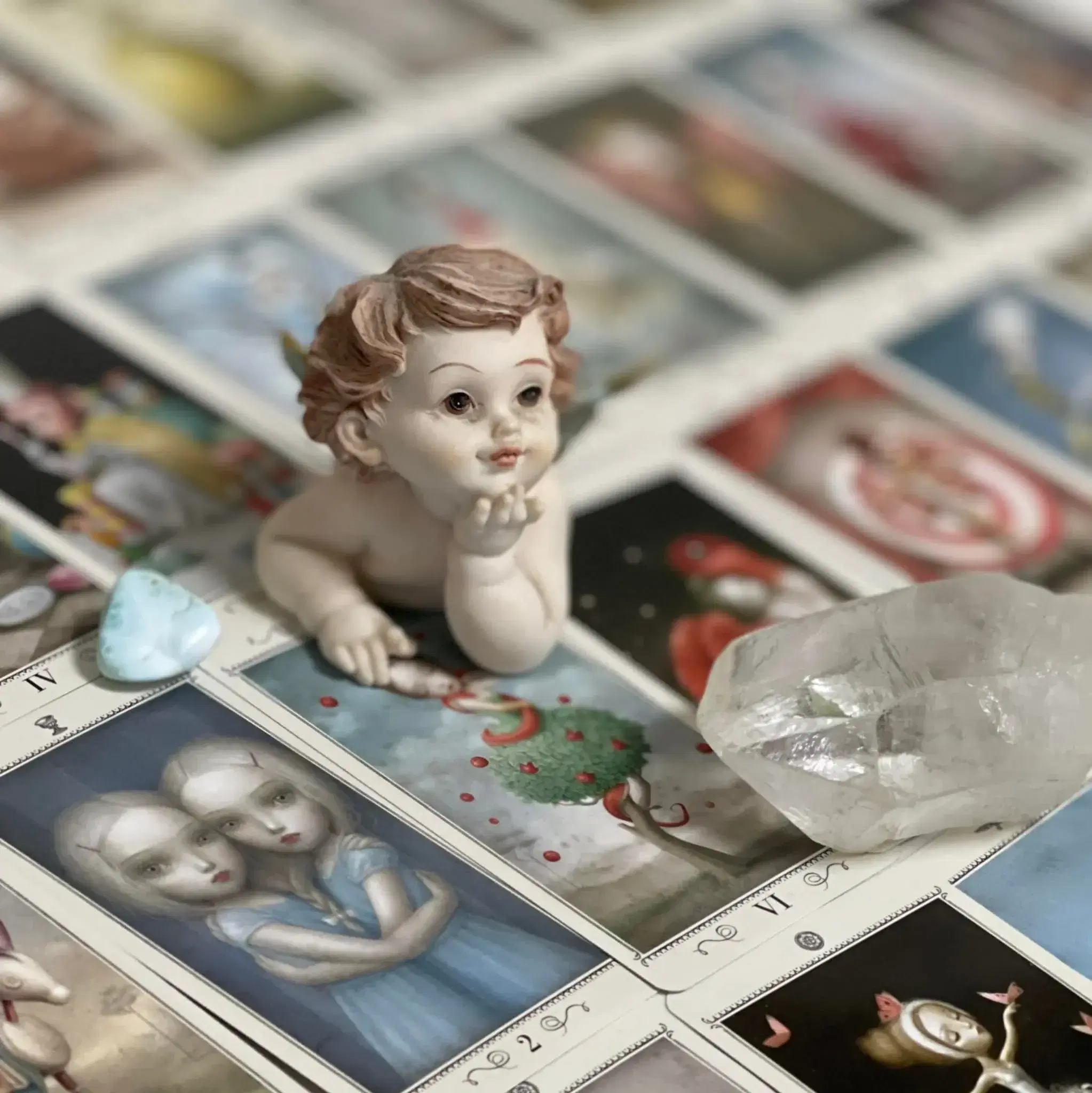 תקשור וקלפי טארוט