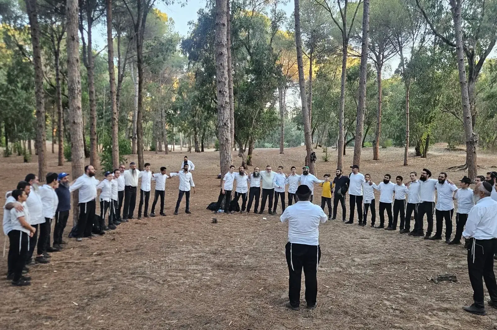 אבות עם בנים ביער