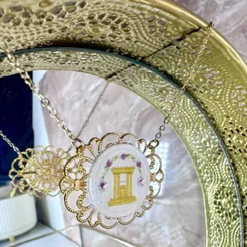 דֶּגֶם וִינְטָאז' ציפוי זהב צהוב, פרחים סגולים