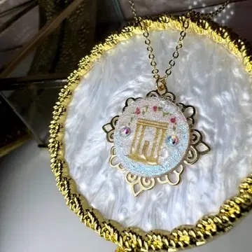 דֶּגֶם כּוֹתָר מעוין  זָהָב צָהֹב אבני סברובסקי