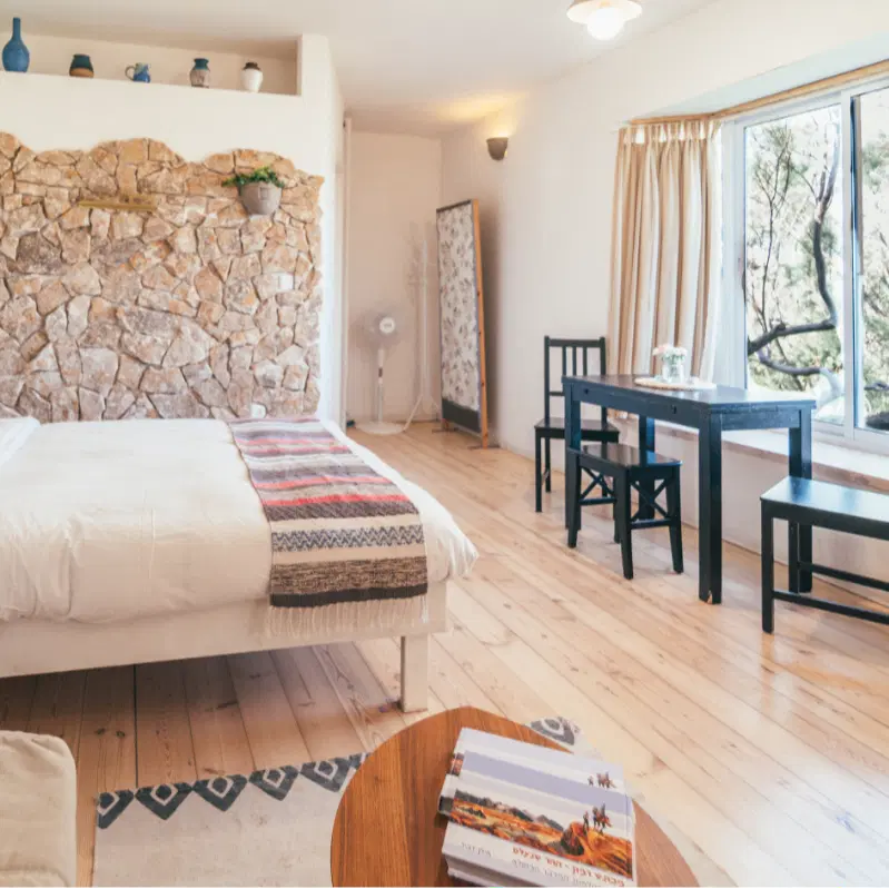 יחיד בחדר פרטי