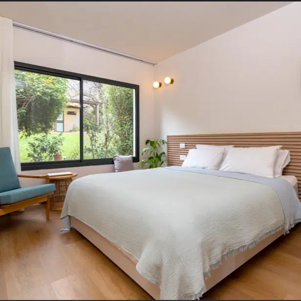 יחיד בחדר פרטי