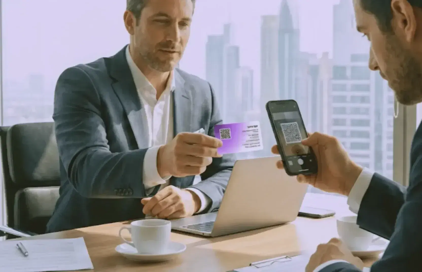 סורקים ויוצרים איש קשר בנייד עם כל הפרטים