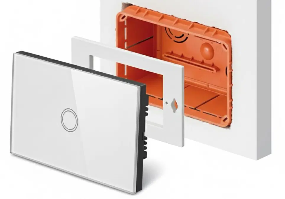 דוגמת חיבור מפסק חכם לקיר עם המתאם