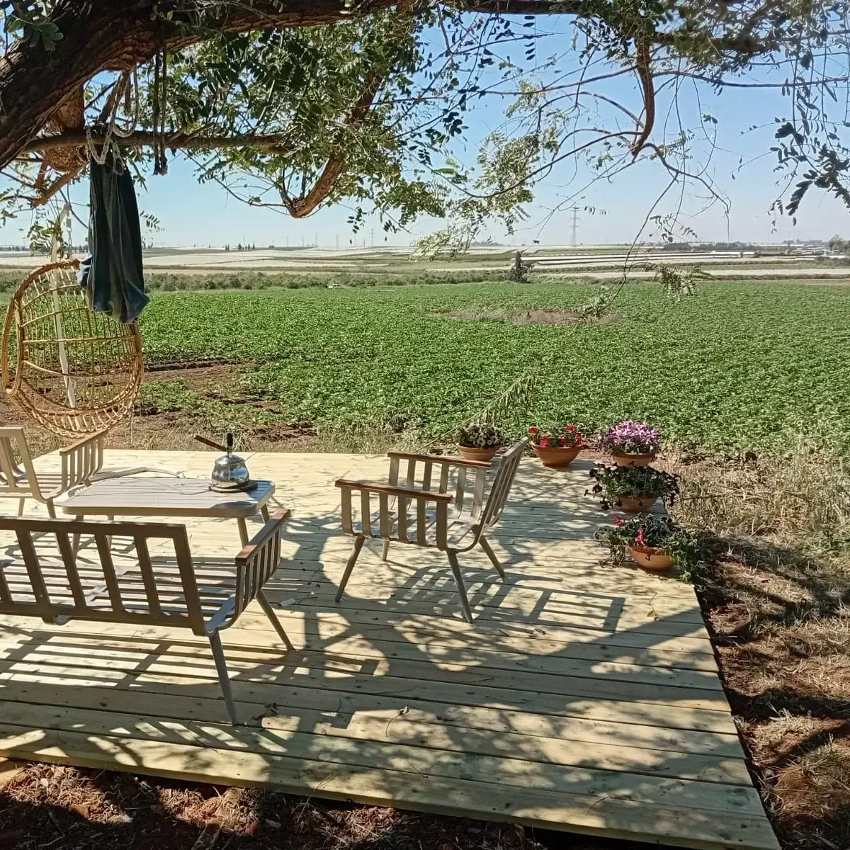 שריון דמי שימוש בלוקיישן 'שדות התכלת' לסשן צילומים עד שעתיים.