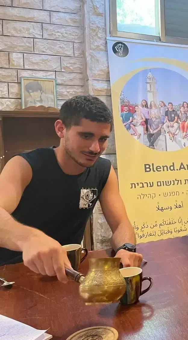 תומר באבו גוש בפעילות בלנדר תומר באבו גוש בפעילות בלנדר