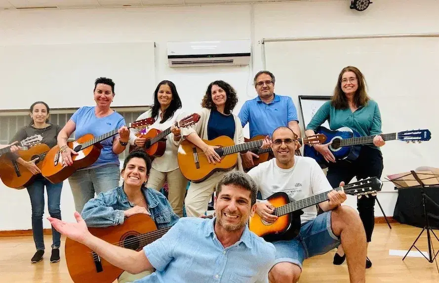עכשיו הזמן להגשים את חלום הגיטרה דרך חוויה נפלאה בקבוצה עכשיו הזמן להגשים את חלום הגיטרה דרך חוויה נפלאה בקבוצה