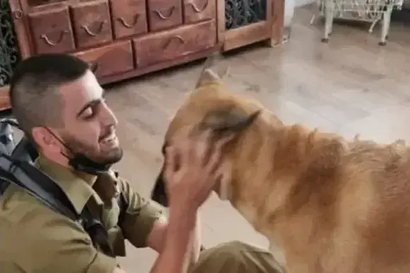 עדי צור והכלב שלו לני עדי צור והכלב שלו לני