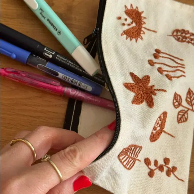 קלמר פשתן עם רקמת כותנה, בהשראת יומיקו