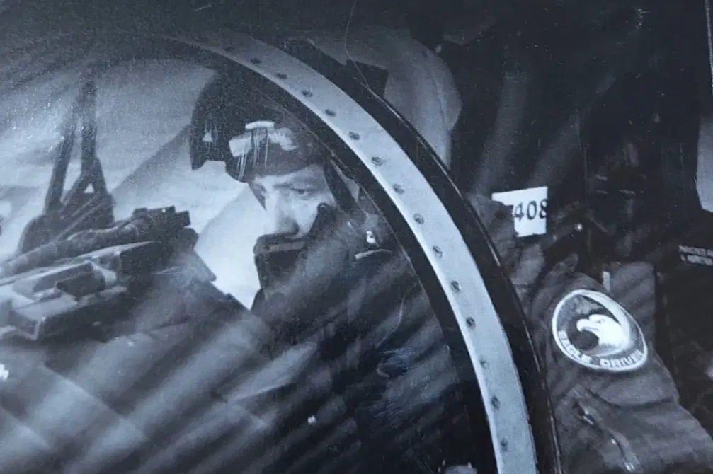 סיפורו של טייס קרב במאבק הקשה בחייו סיפורו של טייס קרב במאבק הקשה בחייו